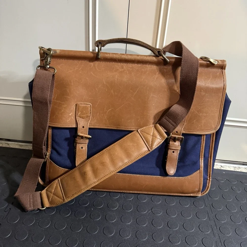 L.L. Bean bean messenger
